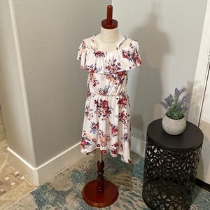 Cute off  or on the shoulder dress it’s a little shorter in front than back